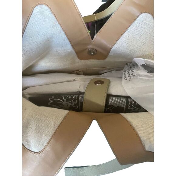 Vince Camuto, Afina leather light, khaki, smooth, leather shoulder bag. - Picture 5 of 9